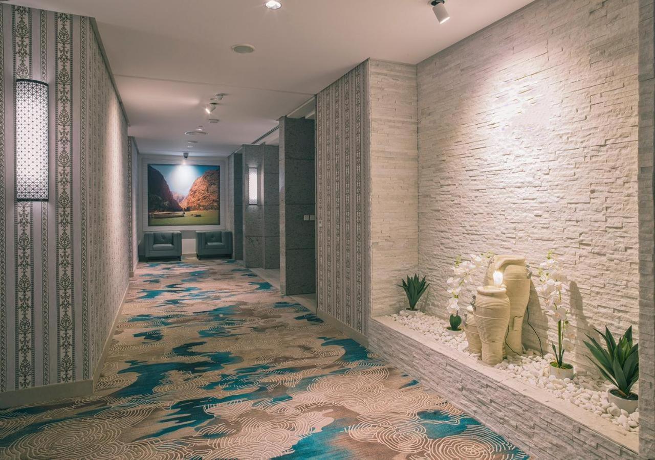 Boulevard Hotel Oman Seeb Exterior photo