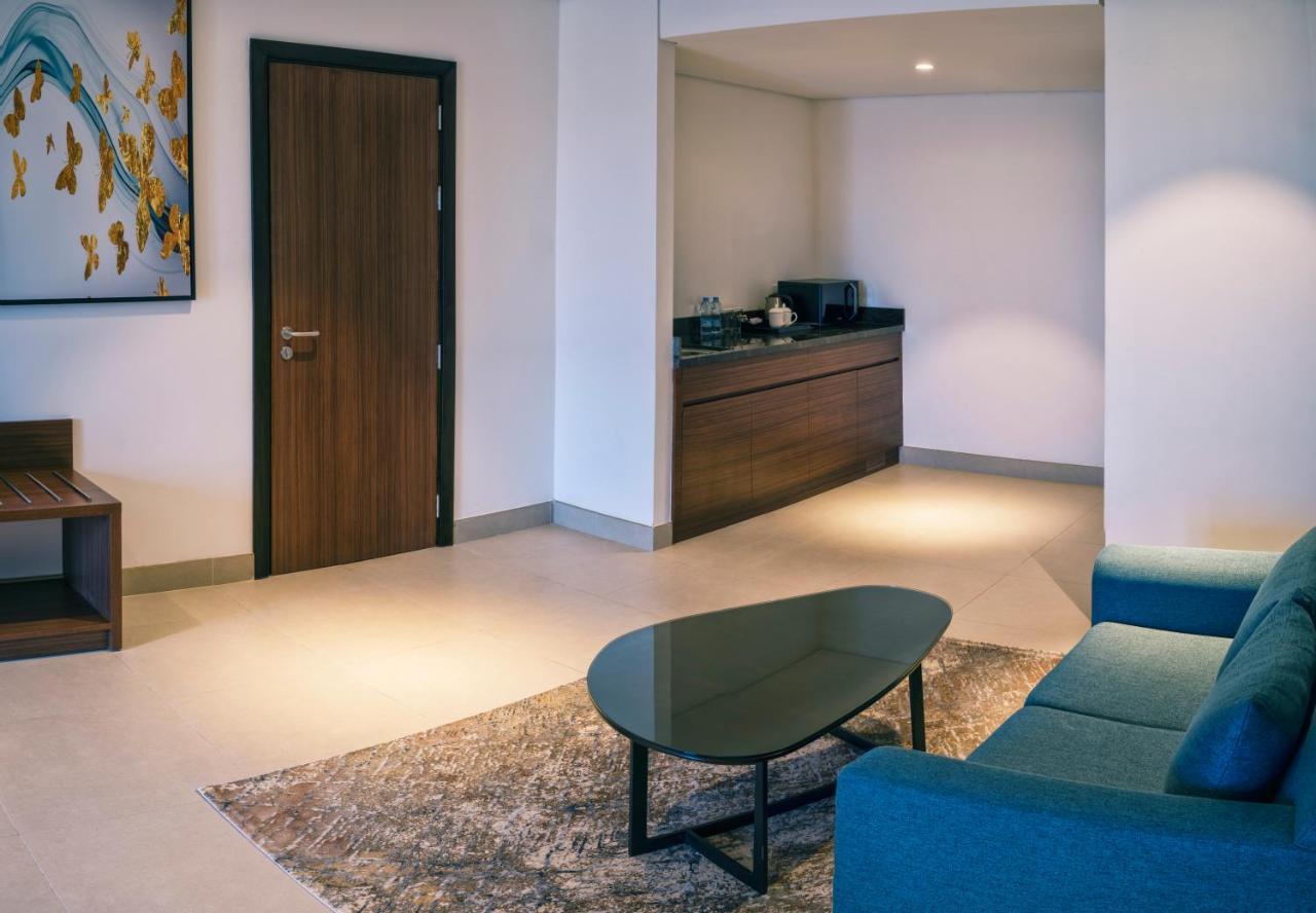 Boulevard Hotel Oman Seeb Exterior photo