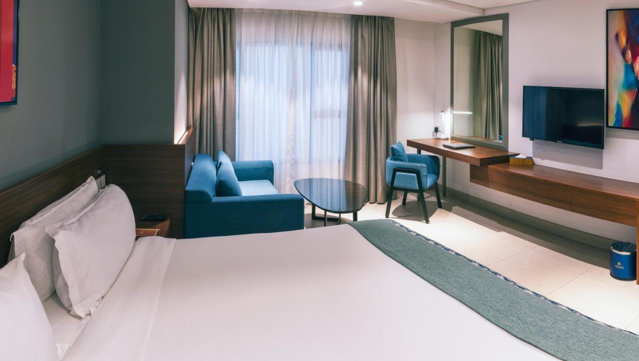 Boulevard Hotel Oman Seeb Exterior photo