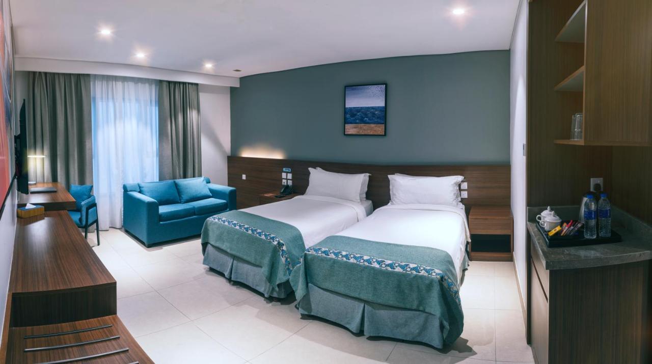 Boulevard Hotel Oman Seeb Exterior photo