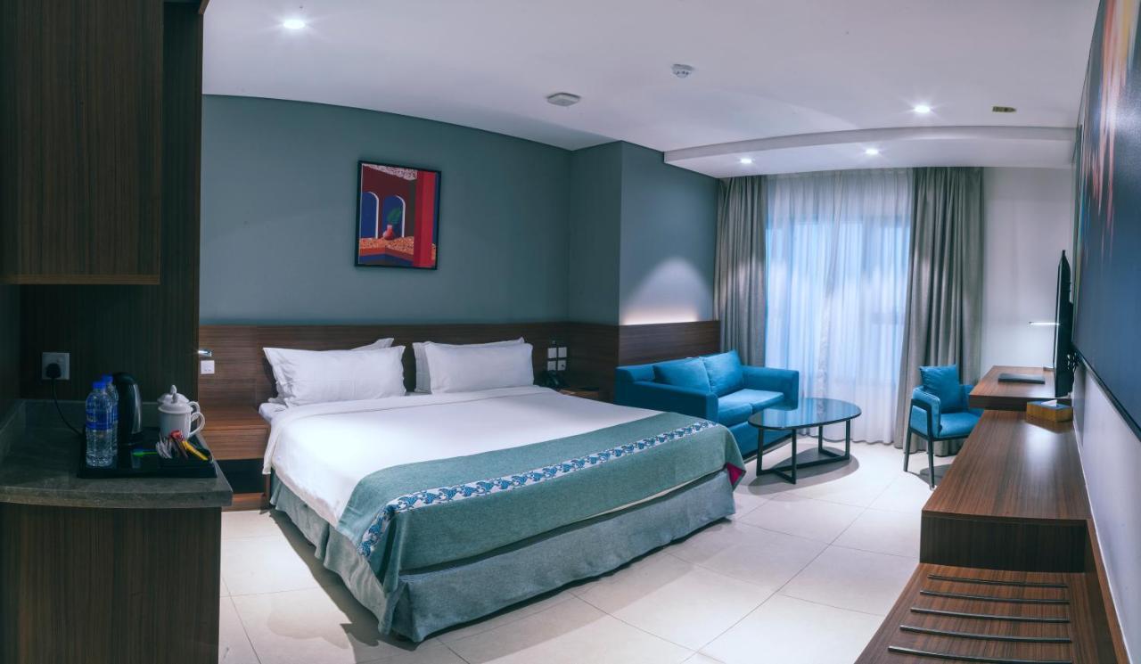 Boulevard Hotel Oman Seeb Exterior photo